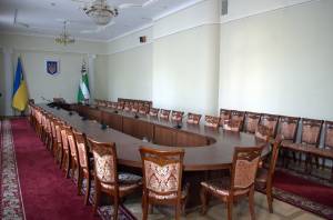 Чернігівська облдержадміністрація створила комісію з декомунізації і почала із себе