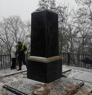У Чернігові невідомі викрали пам’ятник Михайлу Коцюбинському