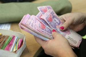80-річна бабуся віддала шахрайці 100 тисяч гривень