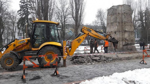 Чернігівський міськвиконком виділив кошти на демонтаж постаменту ілліча
