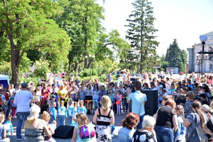 Веселі дитячі конкурси та розваги проходять у Чернігові до Міжнародного дня захисту дітей