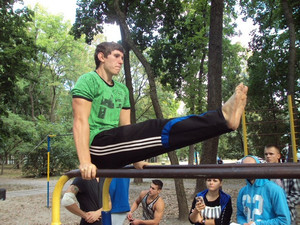 14 липня у Чернігові відбудуться молодіжні змагання з популярного вуличного спорту — воркауту