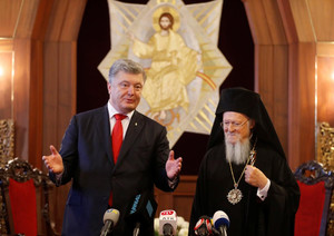 Порошенко та Варфоломій підписали угоду про співпрацю між Україною і Вселенським патріархатом