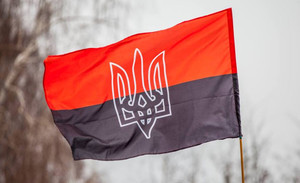 Боєць з Чернігівщини встановив окупантам український червоно-чорний прапор