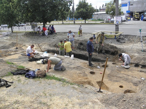 Чернігівські археологи досліджують залишки давньоруських приватних садиб