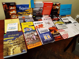 У головній бібліотеці Чернігівщини проведено круглий стіл до 6-ї річниці Революції Гідності