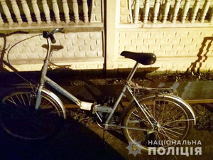 Пограбування на Чернігівщині: 80-річний дідусь "обміняв" автомобіль "Лексус" на велосипед "Аіст"