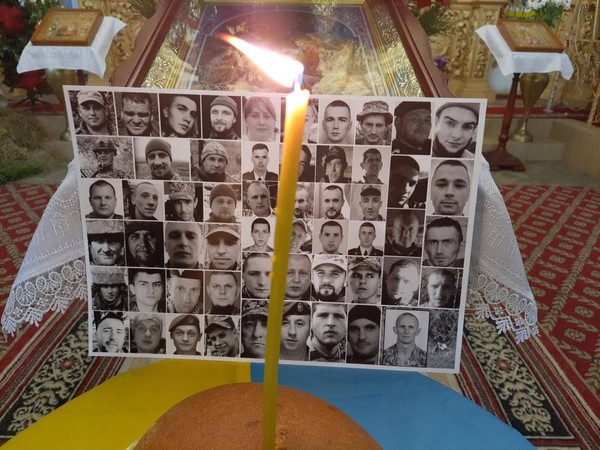 За загиблих у 2020 році Захисників України помолилися у Чернігові