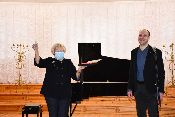 Чернігівська музична школа №1 отримала унікальний рояль