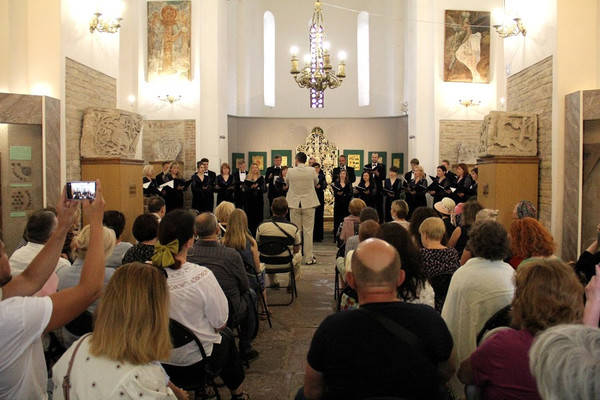 У Борисоглібському соборі хор імені Д.Бортнянського — до Дня Святої Трійці