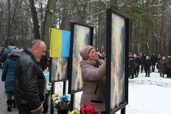 У Гончарівському відкрили Алею Слави в пам’ять про загиблих героїв