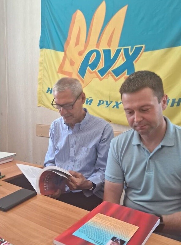 Побачило світ чернігівське видання «Сіверянські акценти Помаранчевої революції»