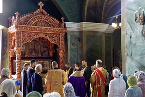 ПЦУ вперше відслужила акафіст перед мощами святителя Феодосія Углицького у Троїцькому соборі