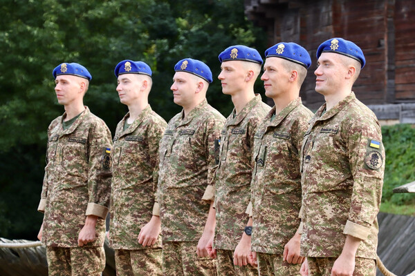 У Батурині підняли найбільший в області державний прапор