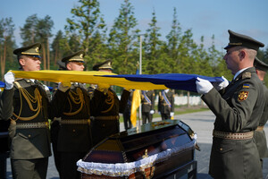 Ще 12 невідомих захисників поховали на Національному військовому меморіальному кладовищі