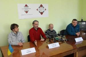 Чернігівські волонтери розповіли подробиці нападу на ЄВЦ