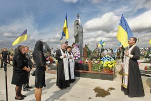 У Чернігові відкрили пам’ятник оборонцю Маріуполя майору Андрію Шанському