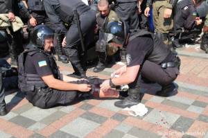 Чернігівські міліціянти також постраждали під час сутичок під парламентом (доповнено)