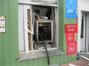 Зловмисники підірвали банкомат у місті Батурині. Фото