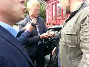 СБУ затримала на хабарі депутата Чернігівської міськради. Фотофакт