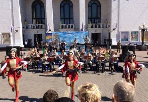 Військові музиканти з Чернігова завітали до Маріуполя на фестиваль «Червона рута»