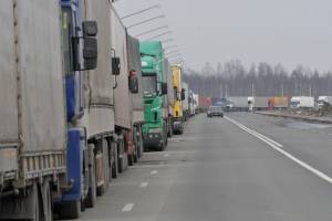 У Чернігівській області скупчення турецьких вантажівок