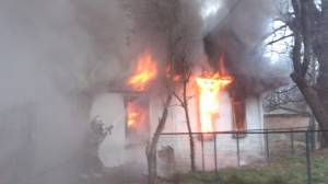 У Новгород-Сіверському ліквідовано пожежу триквартирного житлового будинку