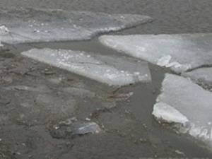 У Чернігові, на річці Стрижень, двоє чоловіків провалилися під лід