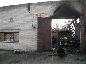 Чернігівська поліція розслідує обставини вибуху і масштабної пожежі в автопарку