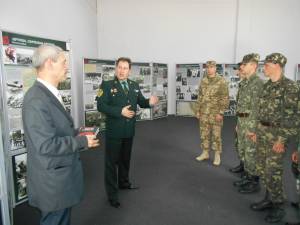 Виставку «Українська Друга світова» відвідали військовослужбовці Чернігівського гарнізону