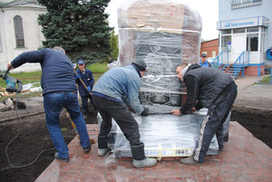 Завершуються роботи із встановлення в Козельці пам’ятника загиблим на Донбасі