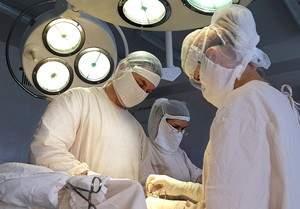 Хірурги онкодиспансеру та 2-ої міськлікарні провели складну операцію