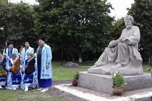 Відкриття пам’ятника – Лірник біля козацької церкви