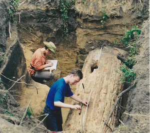 Археолог про каналізаційну трубу ХVІІ ст. Спасо-Преображенського монастиря. Фото