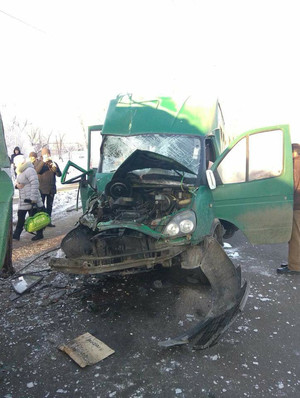 У Чернігові маршрутка влетіла в тролейбус: 7 постраждалих