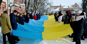 Ніжинці утворили «Живий ланцюг» на честь Дня Соборності України