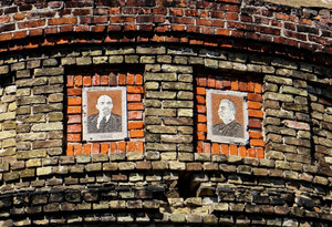 Мозаїчні портрети Леніна і Сталіна в Новгород-Сіверському є символікою комуністичного режиму