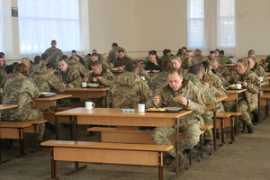 В навчальному центрі «Десна» харчування військових здійснюється за новими стандартами