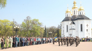 Чернігівська громада урочисто провела призовників до лав українського війська