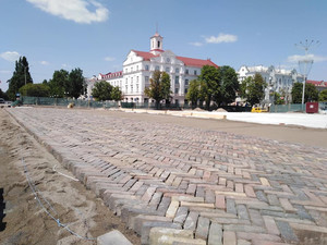Історичний клінкер повертається на головну площу Чернігова