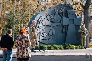 На Чернігівщині відкрили монументи воїнам-захисникам