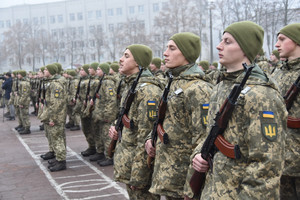 Пів тисячі строковиків осіннього призову присягнули на вірність Україні в Чернігові