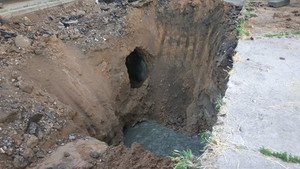 Надзвичайна ситуація в Чернігові: аварія на каналізаційному колекторі в районі Шерстянки