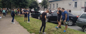 У Новгороді-Сіверському начальники поліції вимагали з підприємців гроші та побили їх