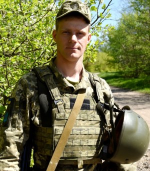 Захисники Чернігова: широкомасштабну війну старший лейтенант Дмитро зустрів за штурвалом БМП