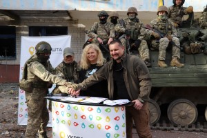 Поштові марки на честь Збройних Сил України погасили у Чернігові