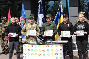 «Гвардія наступу» - в Чернігові погасили поштову марку, присвячену захисникам і захисницям України