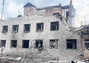 Російська авіація скинула керовані бомби на будинок культури в Семенівці