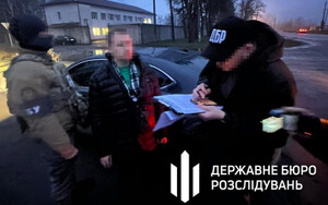 ДБР затримало на хабарі прокурора окружної прокуратури Чернігівщини